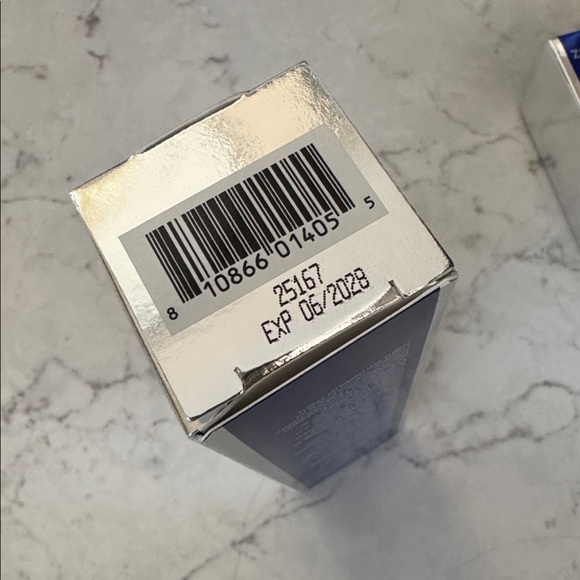 ZO SKIN HEALTH ILLUMINATING AOX SERUM TRAVEL SIZE - Picture 2 of 2